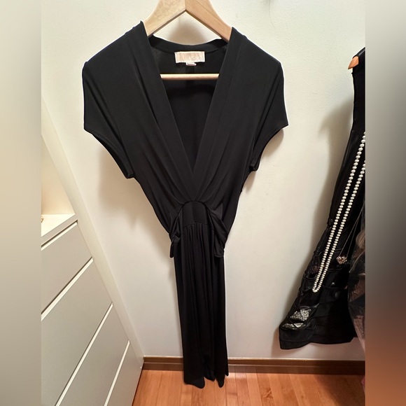 MICHAEL KORS! Black, stretchy, high- low hem dress! Perfect for a fall wedding! - Picture 1 of 5